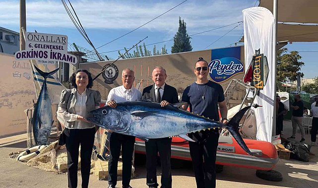 Yakaladığı 800 kiloluk dev orkinosu sevdiklerine ihram etti