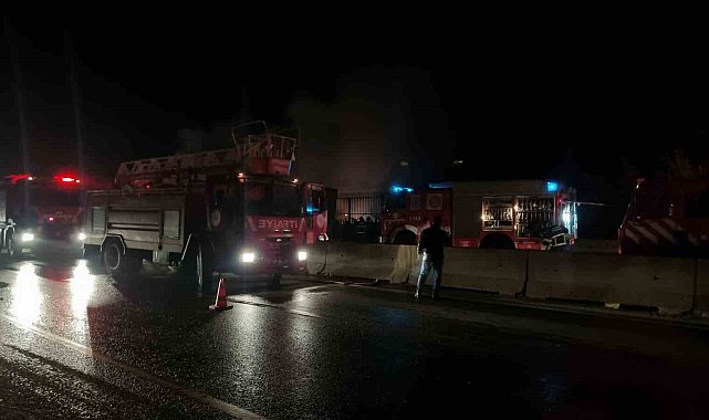 Yalova'da seyir halindeki tır alevlere teslim oldu