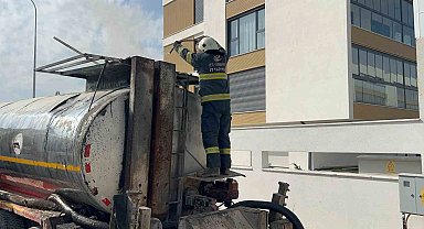 Zift tankerindeki yangın ekiplerce söndürüldü