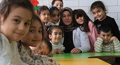 3 çocuk annesinin azmi: Hayvancılıkla uğraşırken çocukların ilk öğretmeni oldu