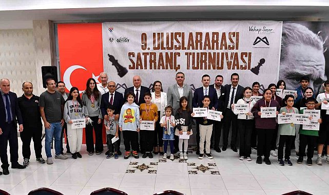 '9. Uluslararası Satranç Turnuvası'nda ödüller sahiplerini buldu