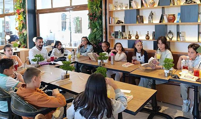 'Kitap Kaşifleri Kulübü' minik öğrencileri kitap okumaya yönlendiriyor
