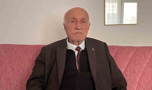 85 yaşındaki Mustafa Hoca, Öğretmenler Günü'nü ilk günkü heyecanla bekliyor