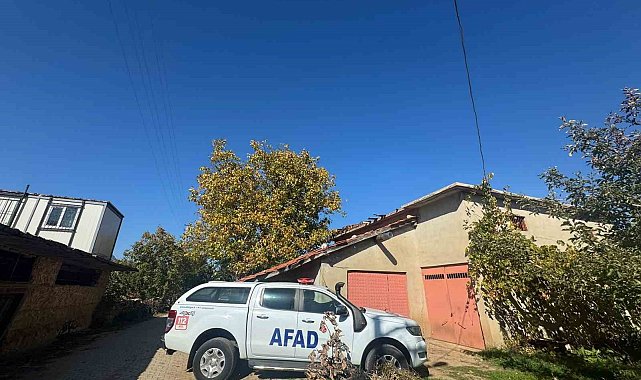 AFAD ekipleri, Eğirdir'de obruk oluşan elma bahçesinde inceleme yaptı