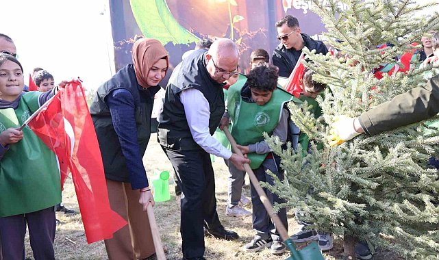 Ağrı'da binlerce fidan toprakla buluştu