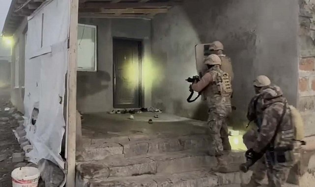 Ağrı'da KOM Şube'den nokta operasyon: Uzun namlulu silahlar ele geçirildi