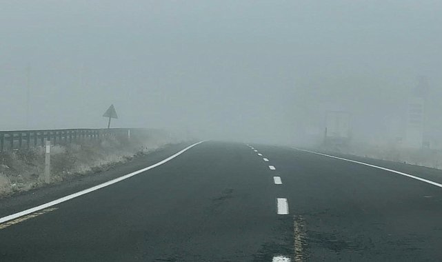 Ağrı'nın Patnos ilçesinde yoğun sis ulaşımı olumsuz etkiliyor