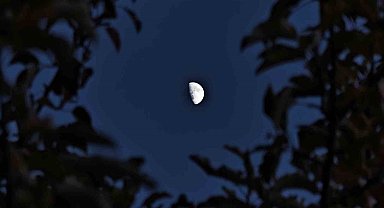 Ahlat'ta yarım ay manzarası hayran bıraktı