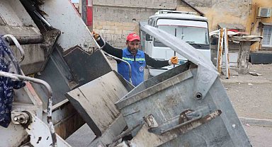 Akdeniz'de çöp konteynerleri yıkanıp dezenfekte ediliyor