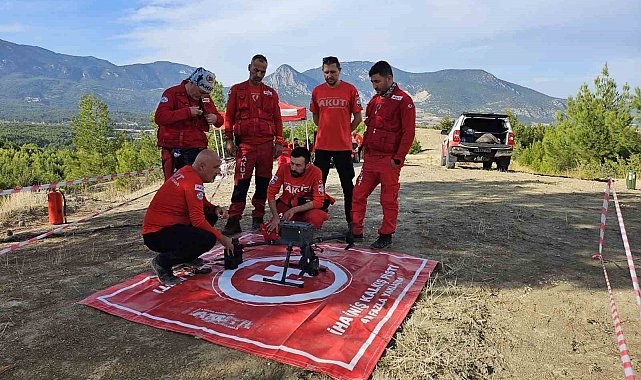 AKUT Ege ekipleri tatbikatlarla gönüllülerini her an göreve hazır hale getiriyor