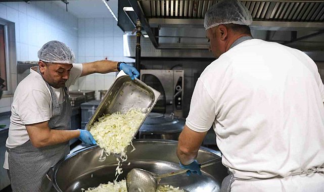 Alanya Aşevi'nden ihtiyaç sahiplerine günde 2 öğün sıcak yemek