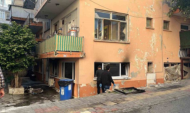 Alanya'da apartmanın giriş katında çıkan yangın korkuttu