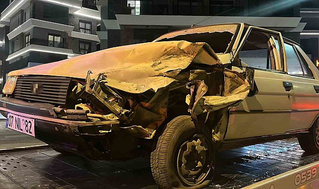 Alanya'da iki aracın çarpıştığı kazada 2 kişi yaralandı