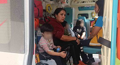 Alevler içindeki dairede mahsur kalan 3 küçük çocuğu inşaat işçileri ve mahalle sakinleri kurtardı