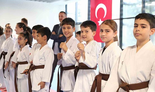 Aliağa Belediyesi Karate Kursu'nda 75 sporcu yeni kuşağına kavuştu