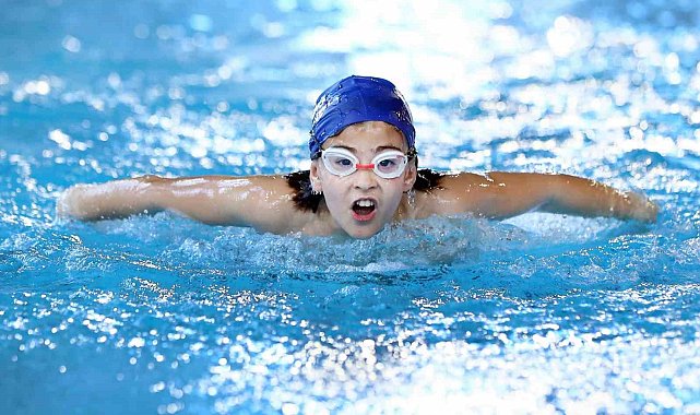 Aliağa Belediyesi'nin yüzme havuzları İzmir'de sporun merkezi oldu