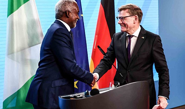 Alman Bakan Wadephul: "Suriyelilerin gönüllü dönüşü gerçekleşmezse zorla yapılabilir"