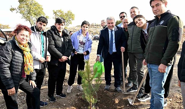 Anadolu Üniversitesi 'Yunus'un Fidanları'nı toprakla buluşturdu