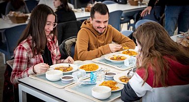Anadolu Üniversitesi, yemek bursu ile 2 bin 600 öğrencisinin yanında