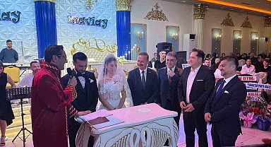 Anahtar Parti Genel Başkanı Ağıralioğlu genç çiftin nikah şahidi oldu