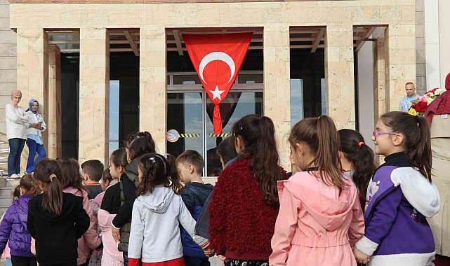 Anıtkabir ruhunu Denizli'de yaşayan öğrenciler Ata'sının huzuruna çıktı