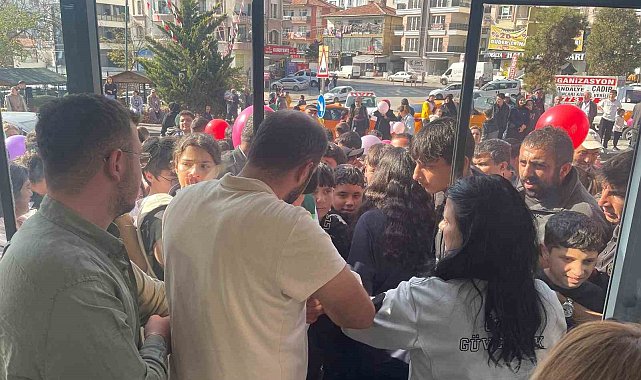 Ankara'da 1 liraya satılan tavuk döner ve ayrana vatandaşlardan yoğun ilgi