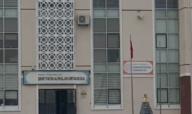 Ankara'da 10 öğrenci zehirlendikleri şüphesiyle hastaneye kaldırıldı