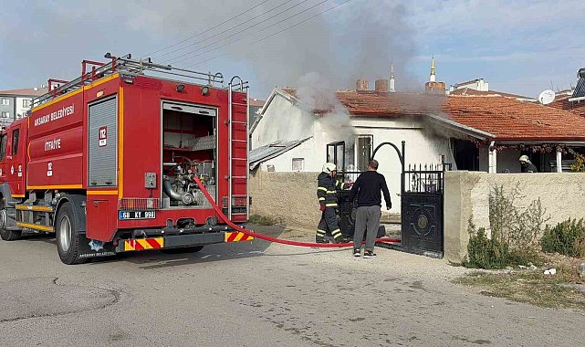 Annesinin evini ateşe verip kaçtı
