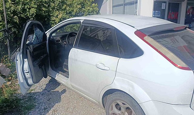 Antalya'da 16 yaşındaki çocuk otomobilin camını kırıp 50 bin TL çaldı