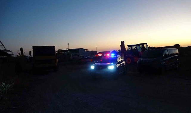 Antalya'da kum hırsızlarına gece baskını: 1 tutuklama, 8 araca el konuldu
