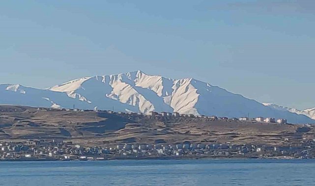 Artos Dağı beyaz gelinliğini giydi