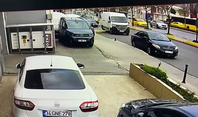 Ataşehir'de kontrolden çıkan otomobil 3 araca çarparak takla attı