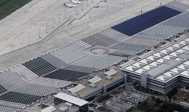 Atatürk Havalimanı'nda teslime hazır binlerce araç tek karede görüntülendi