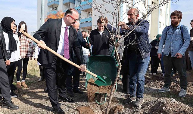 Atatürk Üniversitesinden millî ağaçlandırma gününe destek