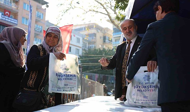 Aydın Büyükşehir'in kışlık fideleri İncirliova'da vatandaşlara dağıtıldı