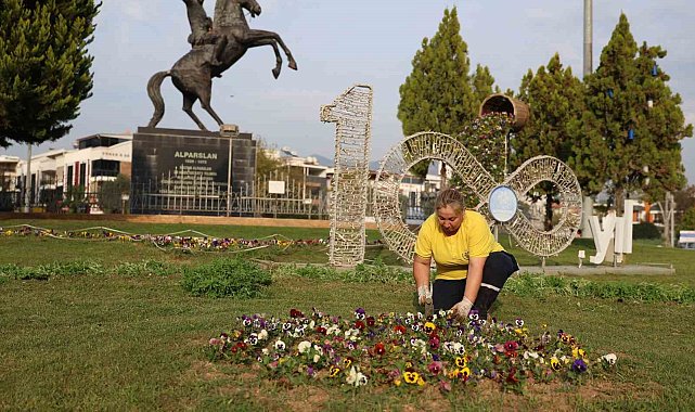Aydın rengarenk çiçeklerle bezeniyor