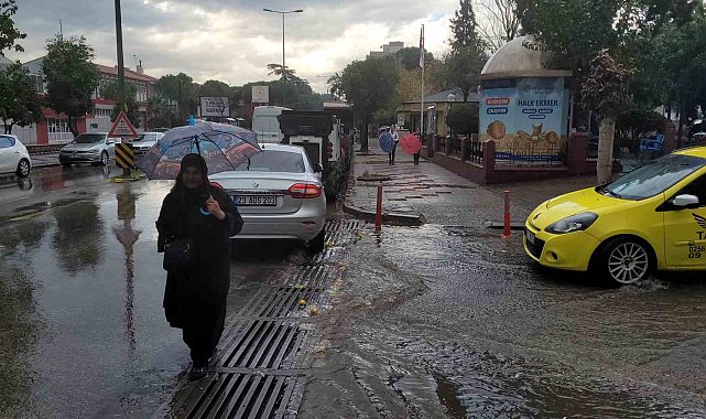 Aydın'da on beş dakika yağdı, yollar göle döndü