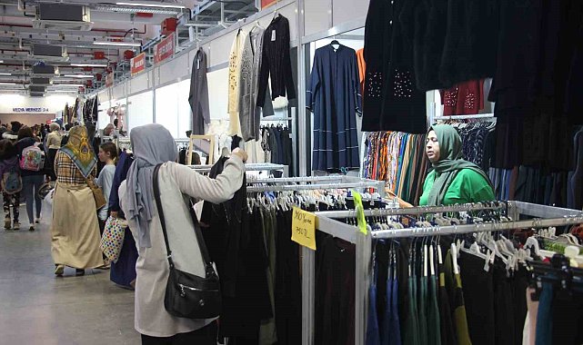 Aydın'daki giyim festivali yoğun ilgi görüyor