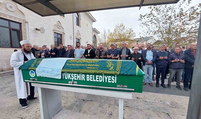 Aynı kazada ölüm ayırdı: Anne dün, oğlu bugün son yolculuğuna uğurlandı