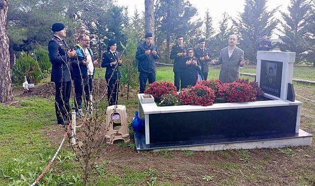 Babaeski'de şehit üsteğmen mezarı başında anıldı