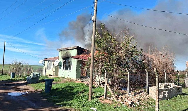 Babaeski'de tek katlı evde yangın