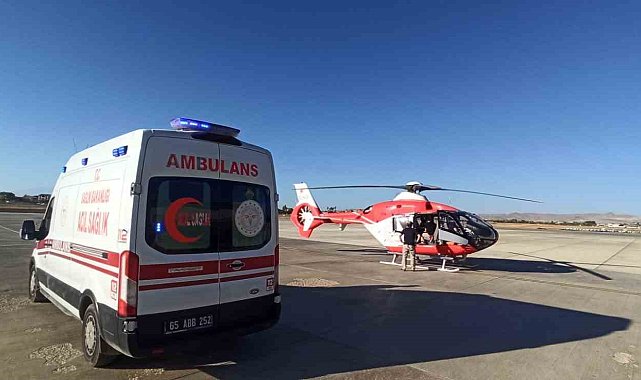 Bahçesaray'da kalp krizi geçiren hasta, helikopter ambulansla Van'a sevk edildi