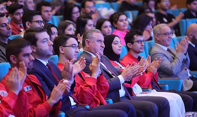 Bakan Bak: "Milli Teknoloji Hamlesi gümbür gümbür geliyor"