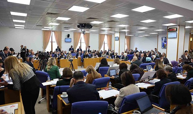 Bakan Göktaş: "Sosyal medya kullanımına yönelik yaş sınırı düzenlemesi üzerinde titizlikle çalışıyoruz"