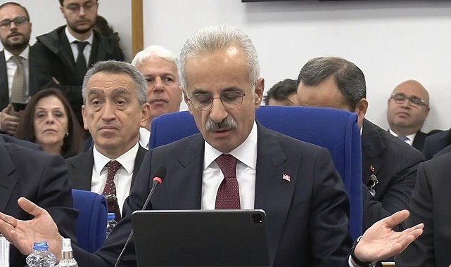 Bakan Uraloğlu: "Sizin 'kargalar uçmaz' dediğiniz Sabiha Gökçen'de 40 milyon insan uçtu"