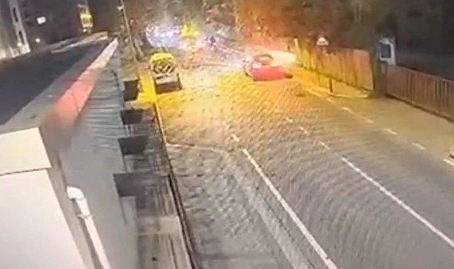 Bakırköy'de iş makinesine çarpan motosikletli yaralandı