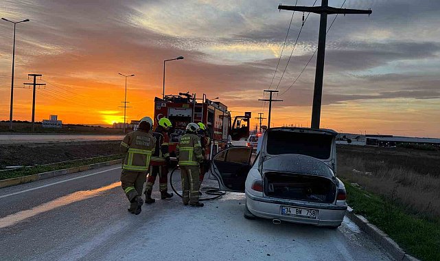 Bandırma'da seyir halindeki araç alev aldı