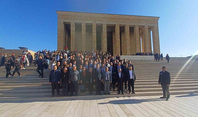 Başkan Saruhan yönetimiyle birlikte Başöğretmenin huzuruna çıktı