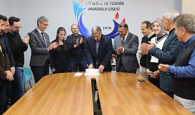 Bayburt'ta emekliye ayrılan müdüre veda programı