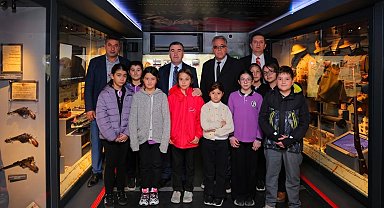 Bayburt'ta öğrencilere Çanakkale ruhu mobil müzeyle anlatıldı